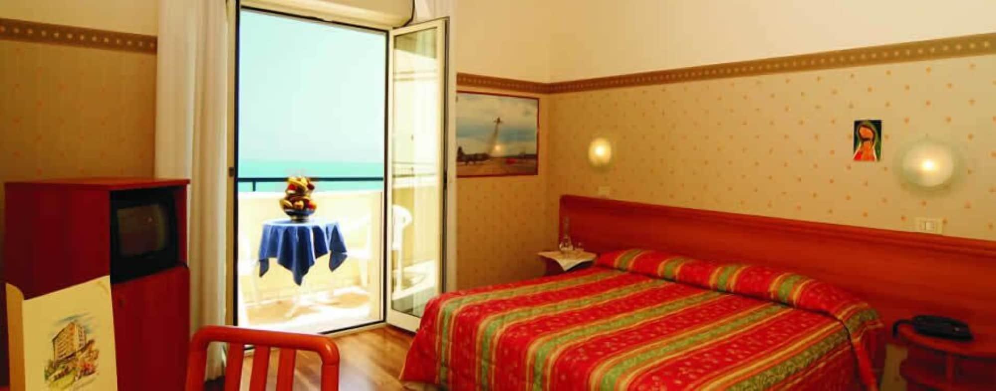 Hotel San Francisco Spiaggia Rimini Esterno foto