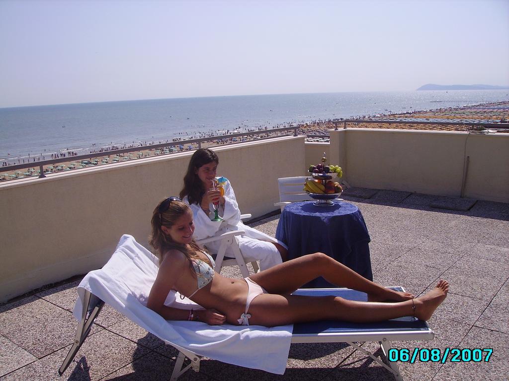 Hotel San Francisco Spiaggia Rimini Esterno foto
