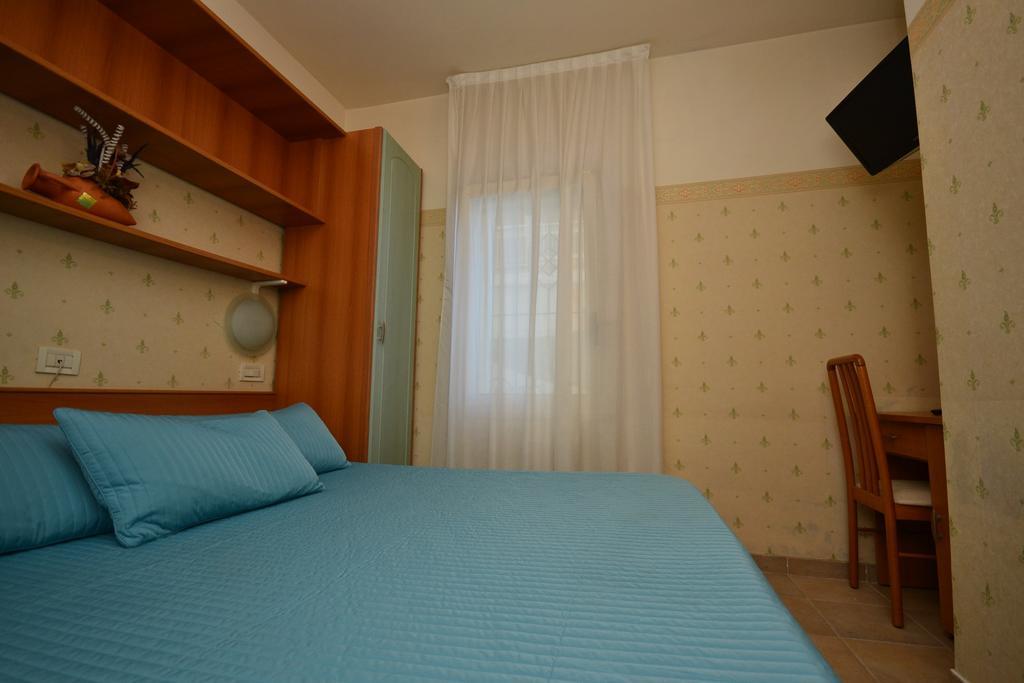 Hotel San Francisco Spiaggia Rimini Esterno foto